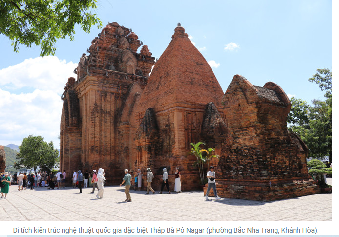 THÁP CHÀM 800 NĂM TUỔI